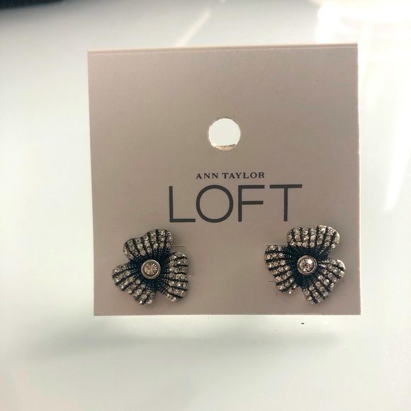 Ann Taylor Loft stud earrings, NWT - Picture 1 of 3